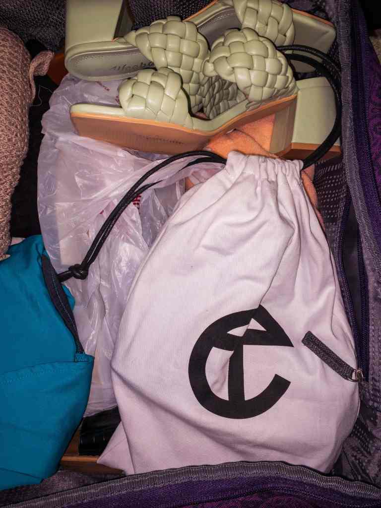 how to pack shoes and purses for vacation